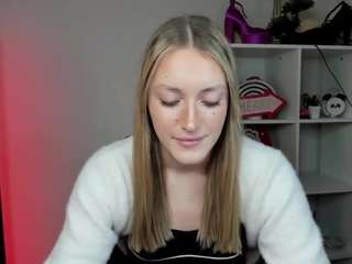 evelynblond live cam profile