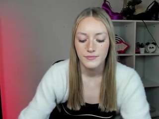 evelynblond live cam profile