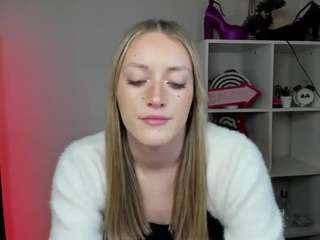 evelynblond live cam profile