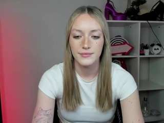 evelynblond live cam profile