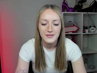 evelynblond live cam profile