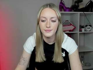 evelynblond Live Webcam on CamSoda