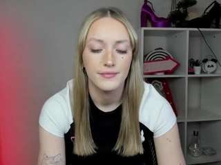 le modèle evelynblond est en webcam porno dans un show sur le site camsoda, il possède les tags suivants: amateur,ass,brown eyes,foot fetish,no drinking,no smoking,normal,role play,blonde hair,hd,small tits
