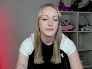 evelynblond Live Webcam on CamSoda