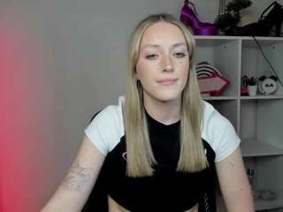 le modèle evelynblond est en webcam porno dans un show sur le site camsoda, il possède les tags suivants: amateur,ass,brown eyes,foot fetish,no drinking,no smoking,normal,role play,blonde hair,hd,small tits