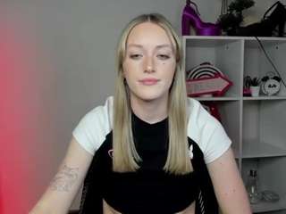 le modèle evelynblond est en webcam porno dans un show sur le site camsoda, il possède les tags suivants: amateur,ass,brown eyes,foot fetish,no drinking,no smoking,normal,role play,blonde hair,hd,small tits