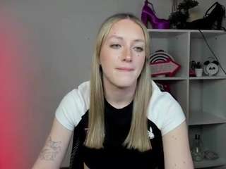 evelynblond live cam profile