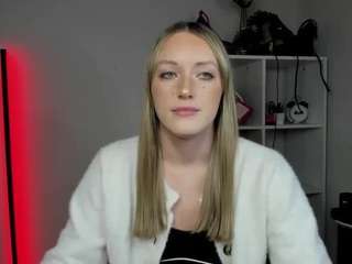 evelynblond's CamSoda show and profile