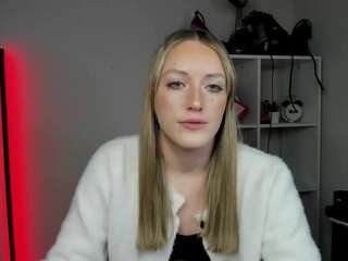 evelynblond's CamSoda show and profile