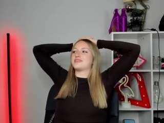 이 모델은 현재 라이브 중입니다. evelynblond