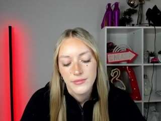 evelynblond Live Webcam on CamSoda