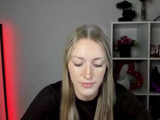 evelynblond live webcam show
