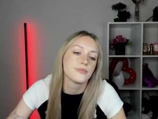 EvelynBlond live webcam show
