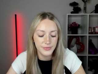 EvelynBlond live webcam show