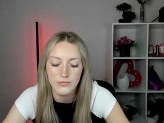 EvelynBlond live webcam show