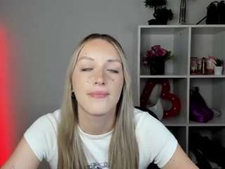 Live cam show with EvelynBlond