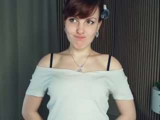 suziepriestley, female webcam model,  years old, on live webcam