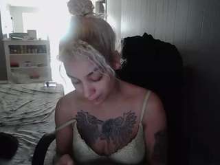 tatttedblonde93 webcam