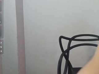 little-aprill live cam profile