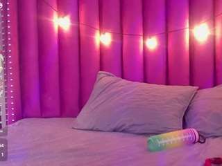 little-aprill's CamSoda show and profile