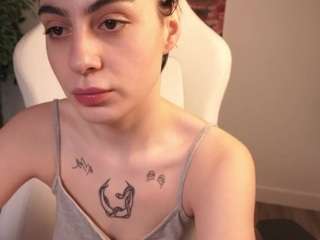 radiantluna live cam profile