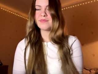 salliebollacker, female webcam model,  years old, on live webcam