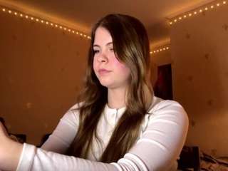 salliebollacker, female webcam model,  years old, on live webcam