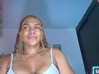 karoolyna's CamSoda show and profile