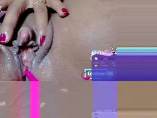 Karoolyna live cam — amateur, athletic, toys