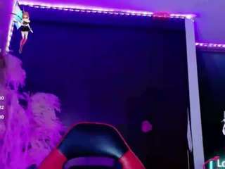Karoolyna live cam — amateur, athletic, toys