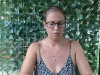 ladyhellene live webcam show