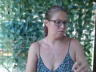 ladyhellene live webcam show