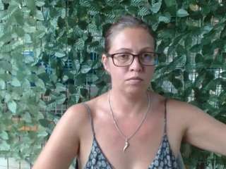 ladyhellene live webcam show