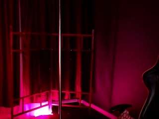 Live webcam model redmidnightgirl on Soda Cams