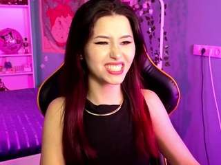 Live webcam model redmidnightgirl on Soda Cams