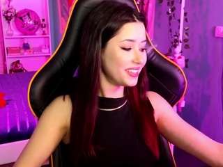 Live webcam model redmidnightgirl on Soda Cams