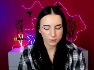Ten model jest teraz na żywo. alia-skay