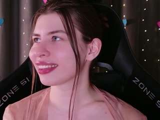 insidetori's CamSoda show and profile