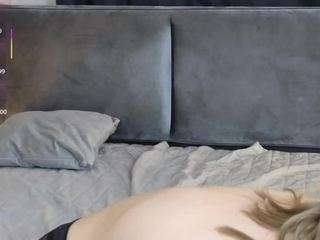 Live webcam model henriettadichiara on Soda Cams