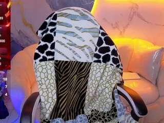 noa-tp, female webcam model,  years old, on live webcam