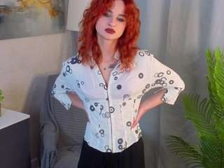 Live webcam model celestinemcgurl on Soda Cams