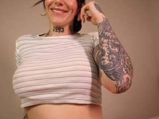 Live webcam model kittyquinntv on Soda Cams