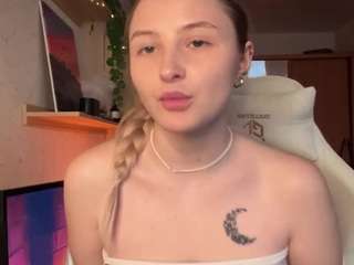 victoriamist's CamSoda show and profile