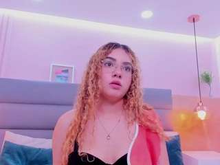 abril-dolly live webcam on Soda Cams