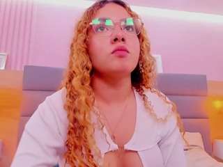 abril-dolly Live Webcam on CamSoda