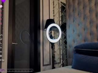 julianneedgman Live Webcam on CamSoda