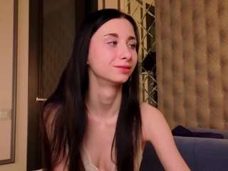 julianneedgman's CamSoda show and profile