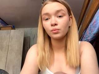 lucieyamamoto's CamSoda show and profile