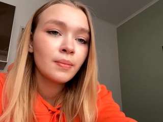 lucieyamamoto's CamSoda show and profile