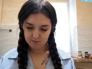 tobibenet's CamSoda show and profile